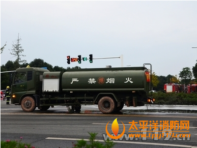 四川綿陽10噸柴油罐車泄露