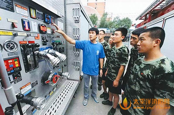 頂級消防車“霸王龍”太原上崗