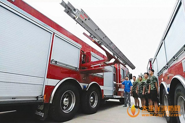頂級消防車“霸王龍”太原上崗