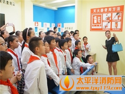 貴州百名師生觀賞消防教導館