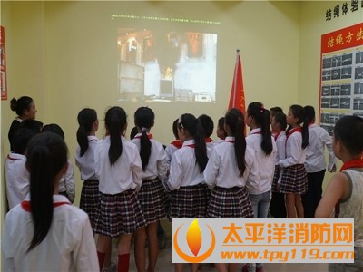 貴州百名師生觀賞消防教導館